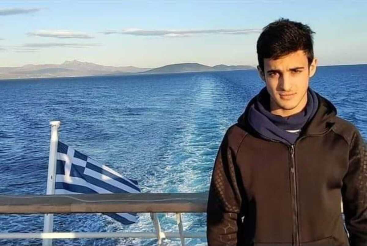 Τέμπη: «Ό,τι έμεινε θέλω να το θάψω» λέει ο πατέρας του Κυπριανού – Το προφητικό όνειρο του παππού του 23χρονου