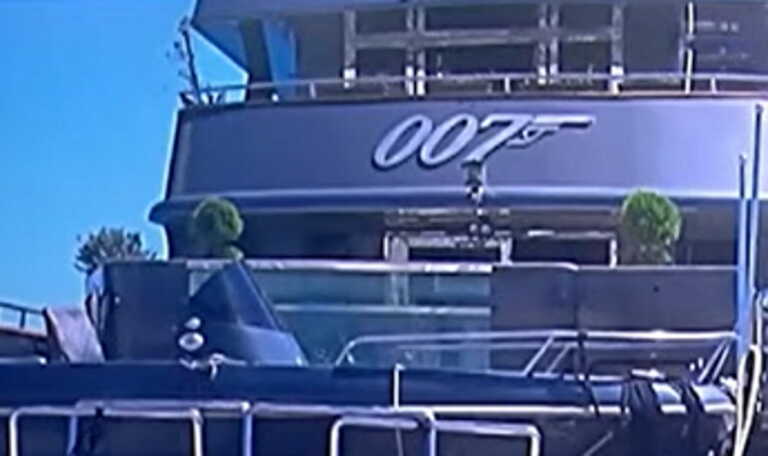 Κύθνος: Αρχίζει η ρυμούλκηση της διάσημης θαλαμηγού «007» που βυθίστηκε πέρυσι