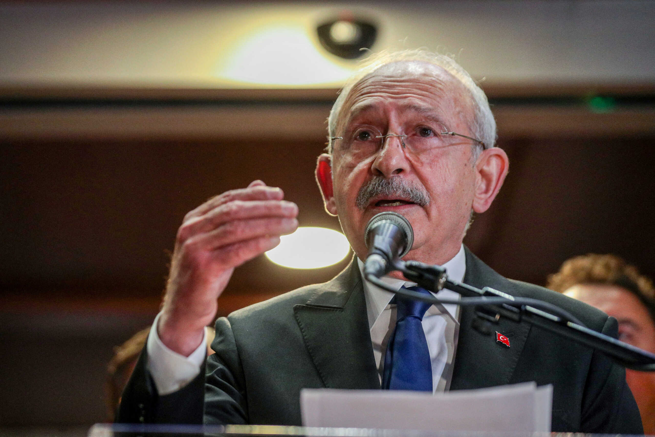 Τουρκία: Ο Κιλιτσντάρογλου χρησιμοποιεί τα… κρεμμύδια για να χτυπήσει τον Ερντογάν στην προεκλογική του εκστρατεία