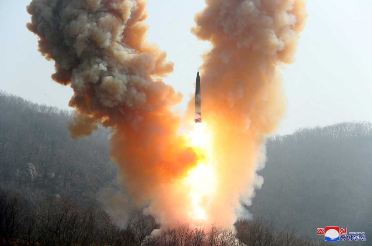 H Βόρεια Κορέα εκτόξευσε άλλους δύο βαλλιστικούς πυραύλους