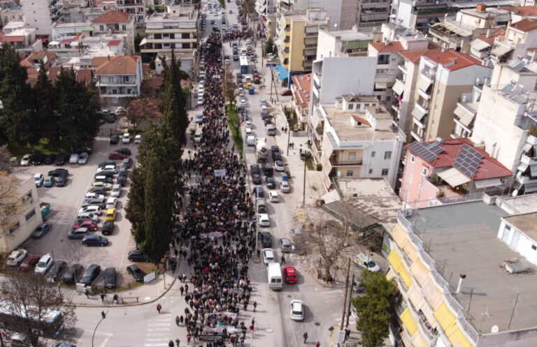 Πορεία για τα Τέμπη: «Ποτάμι» διαμαρτυρίας στη Λάρισα με όγκο και παλμό