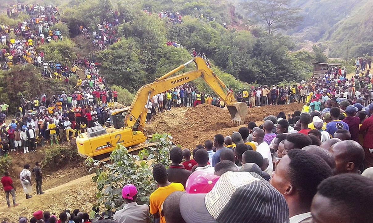 Κονγκό: Η στιγμή που παγιδευμένοι ανθρακωρύχοι βγαίνουν ζωντανοί μετά από κατολίσθηση