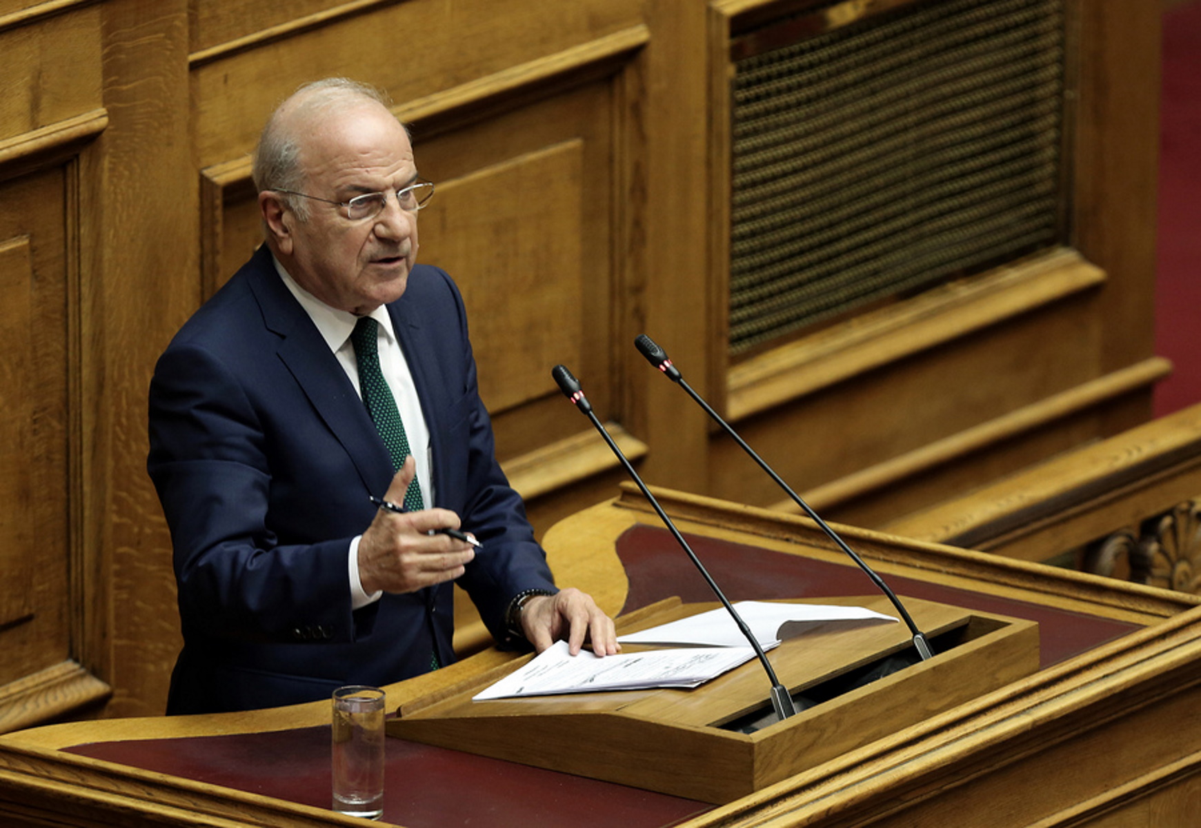Ο βουλευτής του ΣΥΡΙΖΑ Νάσος Αθανασίου μιλάει στη συζήτηση στην Ολομέλεια της Βουλής με θέμα: Κύρωση της Τελικής Συμφωνίας για την Επίλυση των Διαφορών οι οποίες περιγράφονται στις Αποφάσεις του Συμβουλίου Ασφαλείας των Ηνωμένων Εθνών 817 (1993) και 845 (1993), τη Λήξη της Ενδιάμεσης Συμφωνίας του 1995 και την Εδραίωση Στρατηγικής Εταιρικής Σχέσης μεταξύ των Μερώv, Παρασκευή 25 Ιανουαρίου 2019.   ΑΠΕ-ΜΠΕ