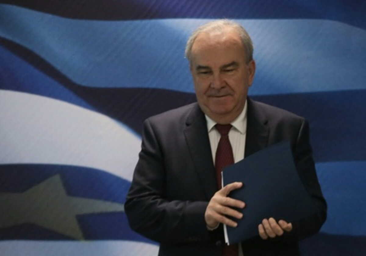 Ο υπουργός Ανάπτυξης & Επενδύσεων Άδωνις Γεωργιάδης (Δ) και ο αναπληρωτής υπουργός Ανάπτυξης & Επενδύσεων Νίκος Παπαθανάσης (Α) προσέρχονται σε συνέντευξη Τύπου για την πορεία του «Καλαθιού του Νοικοκυριού» και την παρουσίαση του Πασχαλινού «Καλαθιού των Νονών» και τον εμπλουτισμό του «Καλαθιού του Νοικοκυριού» με τρόφιμα που παραδοσιακά καταναλώνονται αυτή την περίοδο, Αθήνα, Τετάρτη 22 Μαρτίου 2023.  ΑΠΕ-ΜΠΕ
