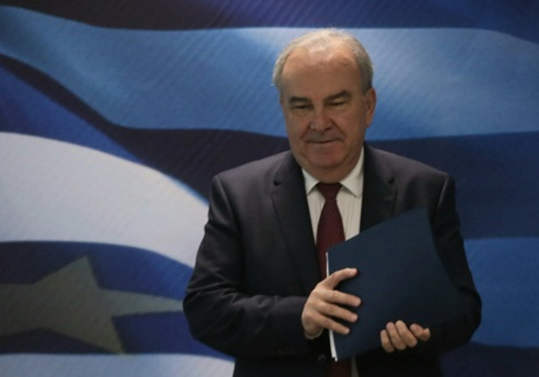 Ο υπουργός Ανάπτυξης & Επενδύσεων Άδωνις Γεωργιάδης (Δ) και ο αναπληρωτής υπουργός Ανάπτυξης & Επενδύσεων Νίκος Παπαθανάσης (Α) προσέρχονται σε συνέντευξη Τύπου για την πορεία του «Καλαθιού του Νοικοκυριού» και την παρουσίαση του Πασχαλινού «Καλαθιού των Νονών» και τον εμπλουτισμό του «Καλαθιού του Νοικοκυριού» με τρόφιμα που παραδοσιακά καταναλώνονται αυτή την περίοδο, Αθήνα, Τετάρτη 22 Μαρτίου 2023.  ΑΠΕ-ΜΠΕ