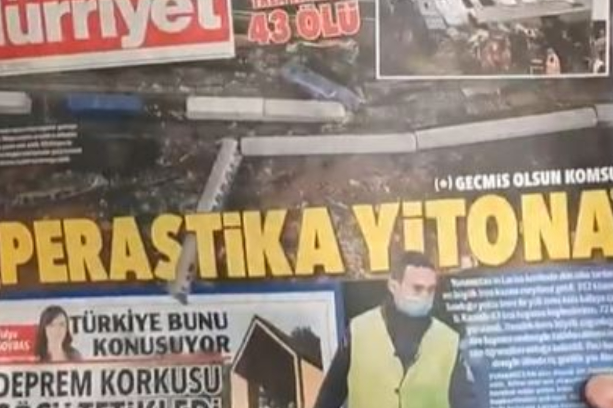 Σύγκρουση τρένων στα Τέμπη: Τα τουρκικά πρωτοσέλιδα γράφουν στα ελληνικά – «Περαστικά γείτονα»