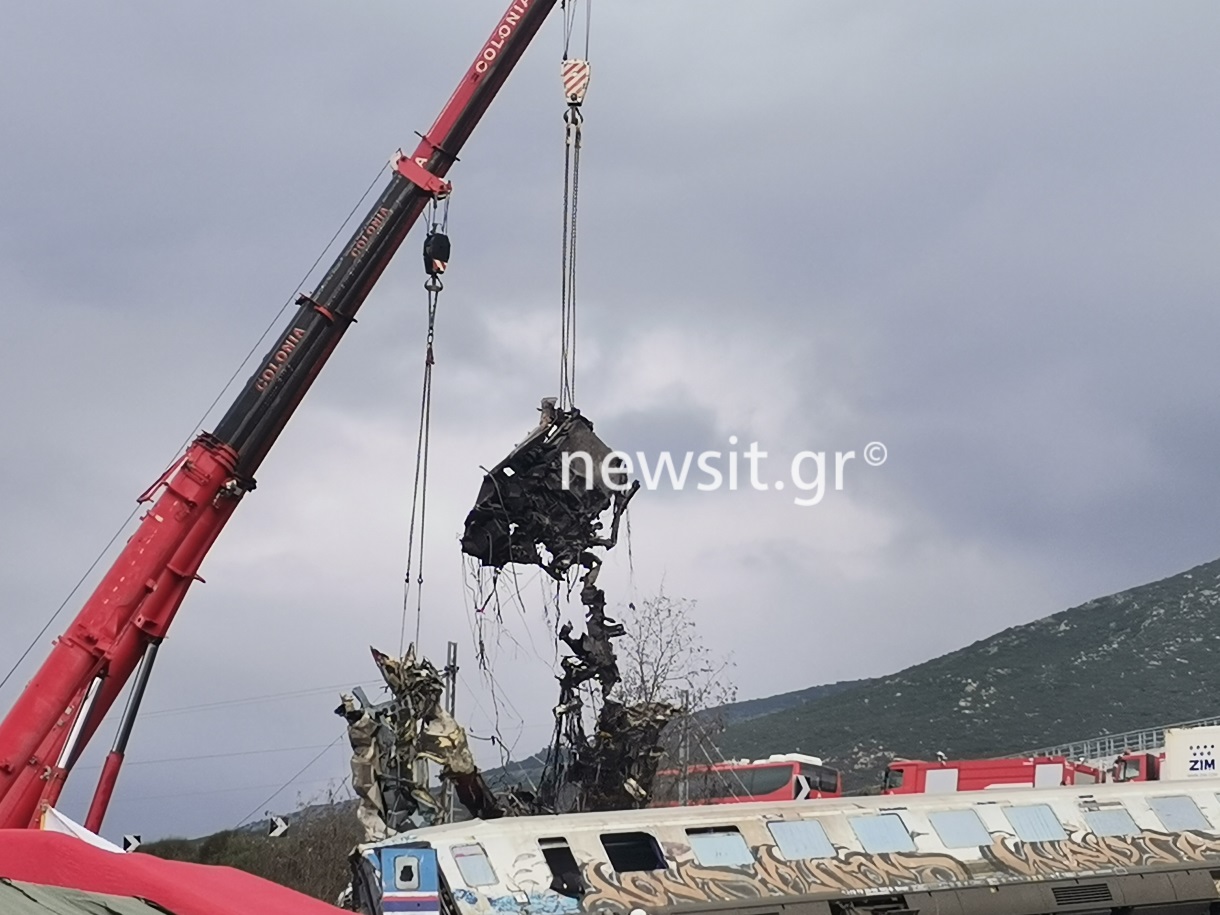 Σύγκρουση τρένων στα Τέμπη: «Πάγωσε» η Φθιώτιδα για τον 35χρονο μηχανοδηγό που σκοτώθηκε