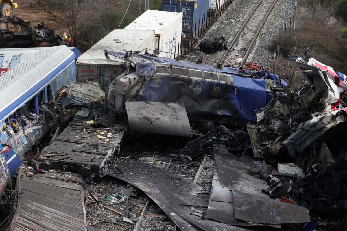 Σύγκρουση τρένων στα Τέμπη: Τηλεφώνημα Τσαβούσογλου σε Δένδια