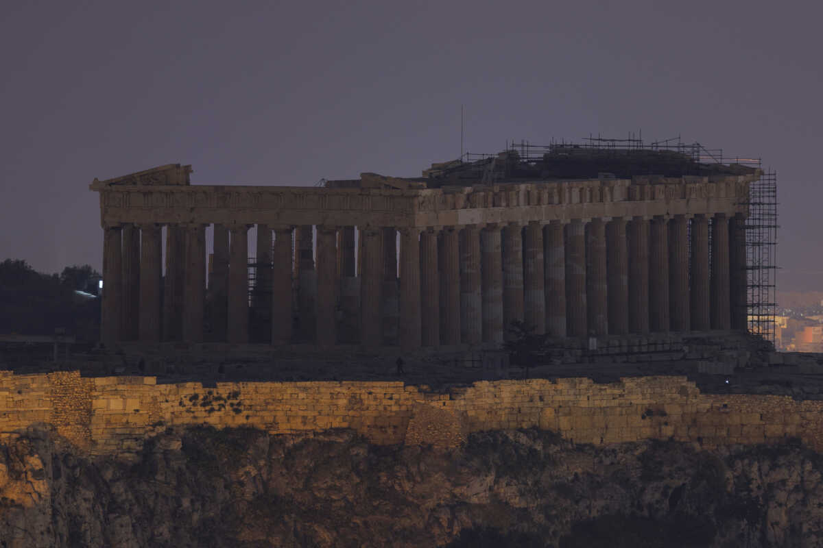 Ώρα της Γης 2023: Στο σκοτάδι η Ακρόπολη και η Βουλή των Ελλήνων