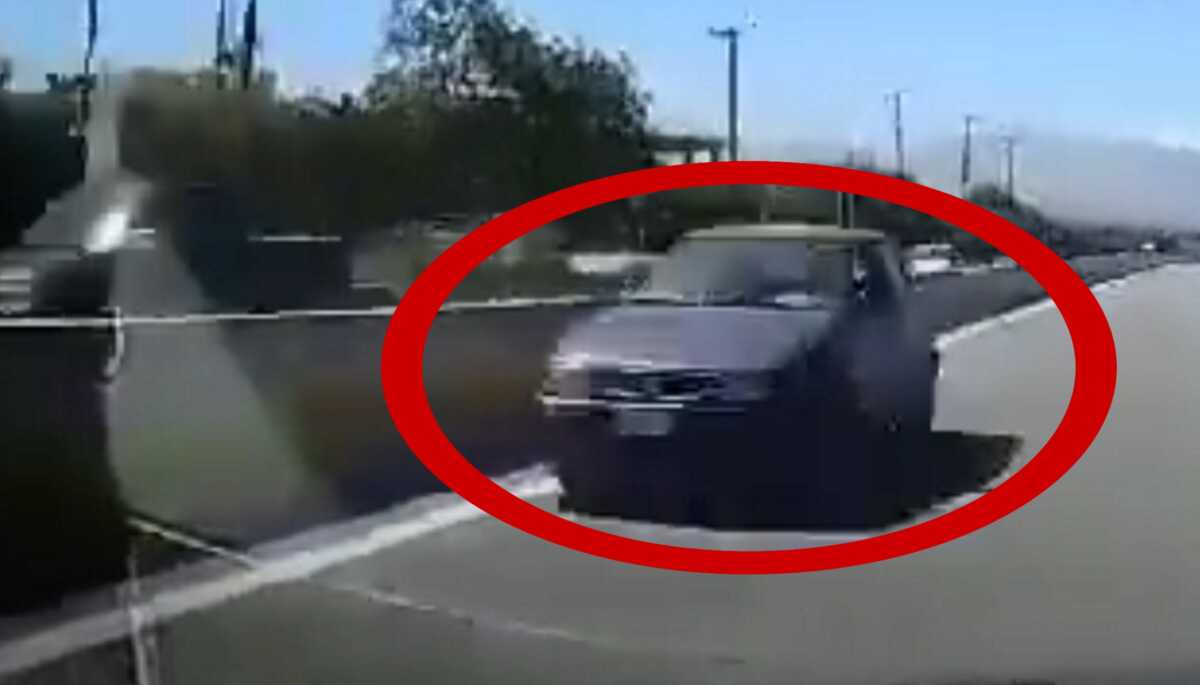 BOAK: Αυτοκίνητο κινείται ανάποδα στην αριστερή λωρίδα με μεγάλη ταχύτητα, δείτε βίντεο