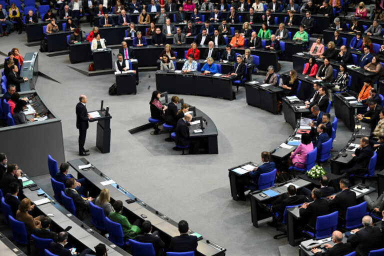 Μείωση των εδρών στην επόμενη Bundestag προβλέπει η αλλαγή του εκλογικού νόμου στη Γερμανία