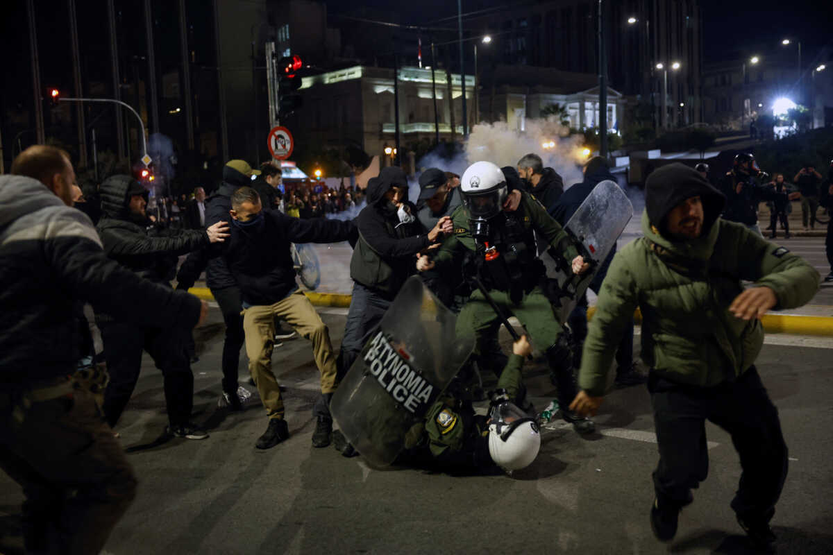 Σύγκρουση τρένων στα Τέμπη: Διαμαρτυρία για την τραγωδία στο κέντρο της Αθήνας