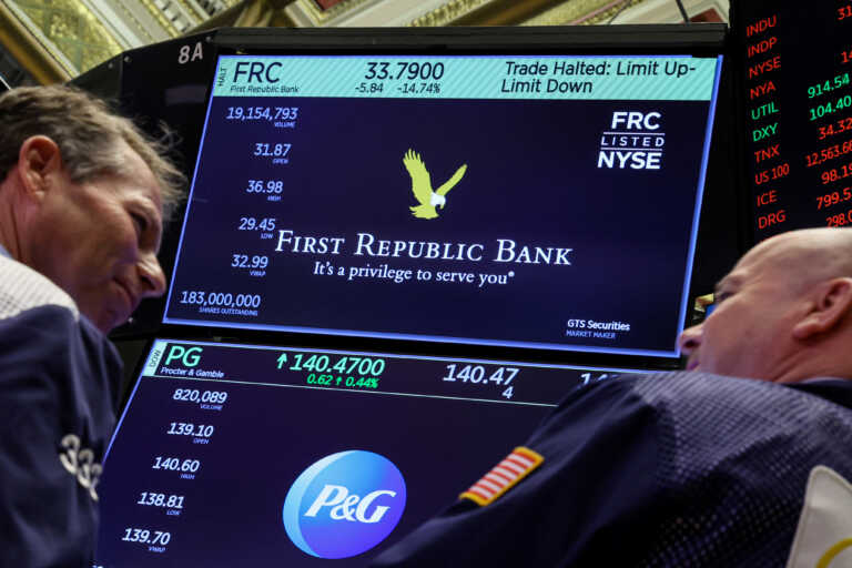 11 τράπεζες των ΗΠΑ χορηγούν 30 δισ. δολάρια στη First Republic για να τη στηρίξουν