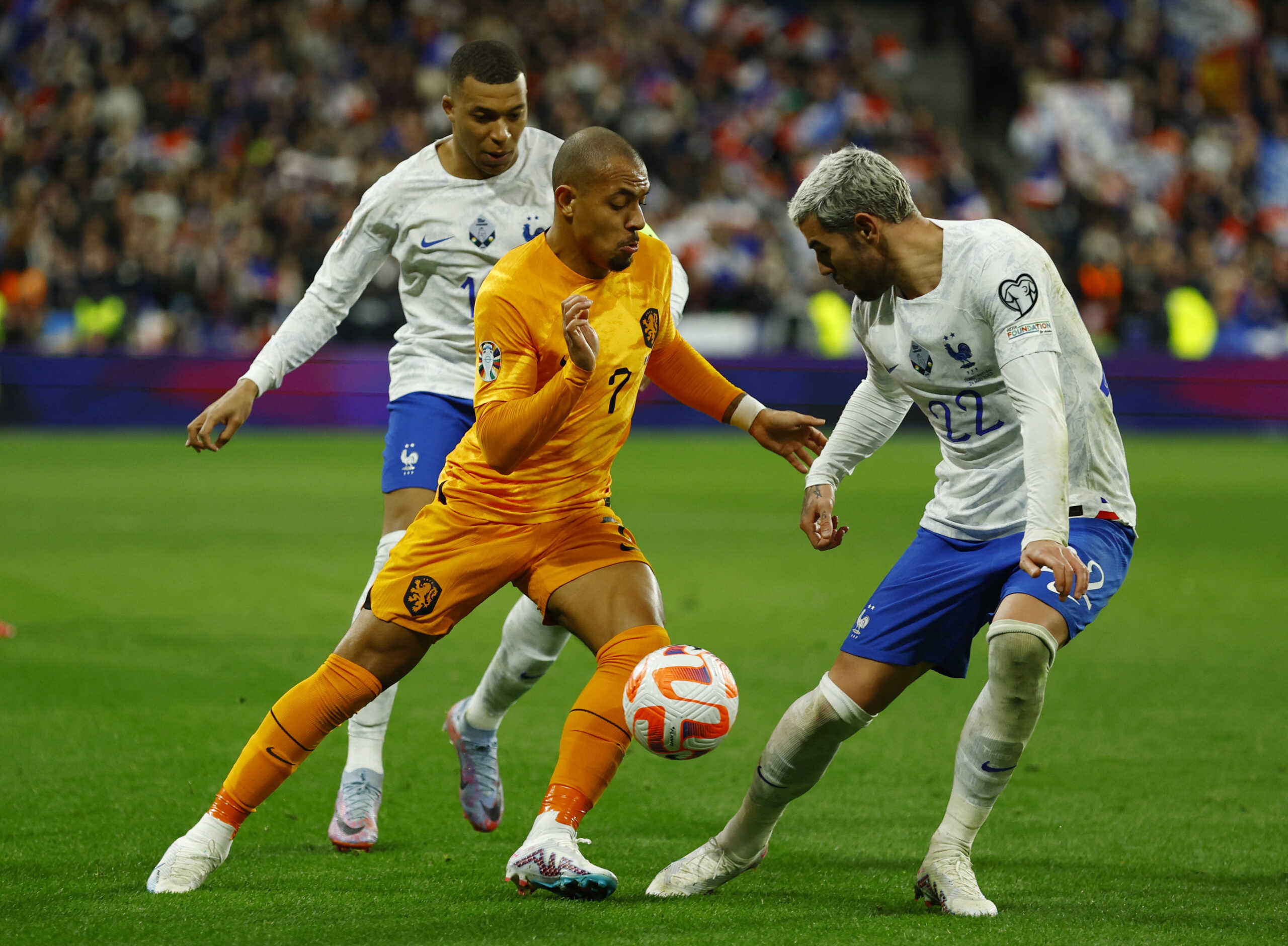 Soccer Football - UEFA Euro 2024 Qualifiers - Group B - France v Netherlands - Stade de France, Saint-Denis, France - March 24, 2023 France's Kylian Mbappe and Theo Hernandez in action with Netherlands' Donyell Malen REUTERS