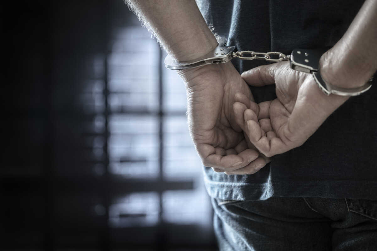 Ηράκλειο: Σύλληψη άντρα που παρέλαβε δέμα με ναρκωτικά από εταιρεία ταχυμεταφορών