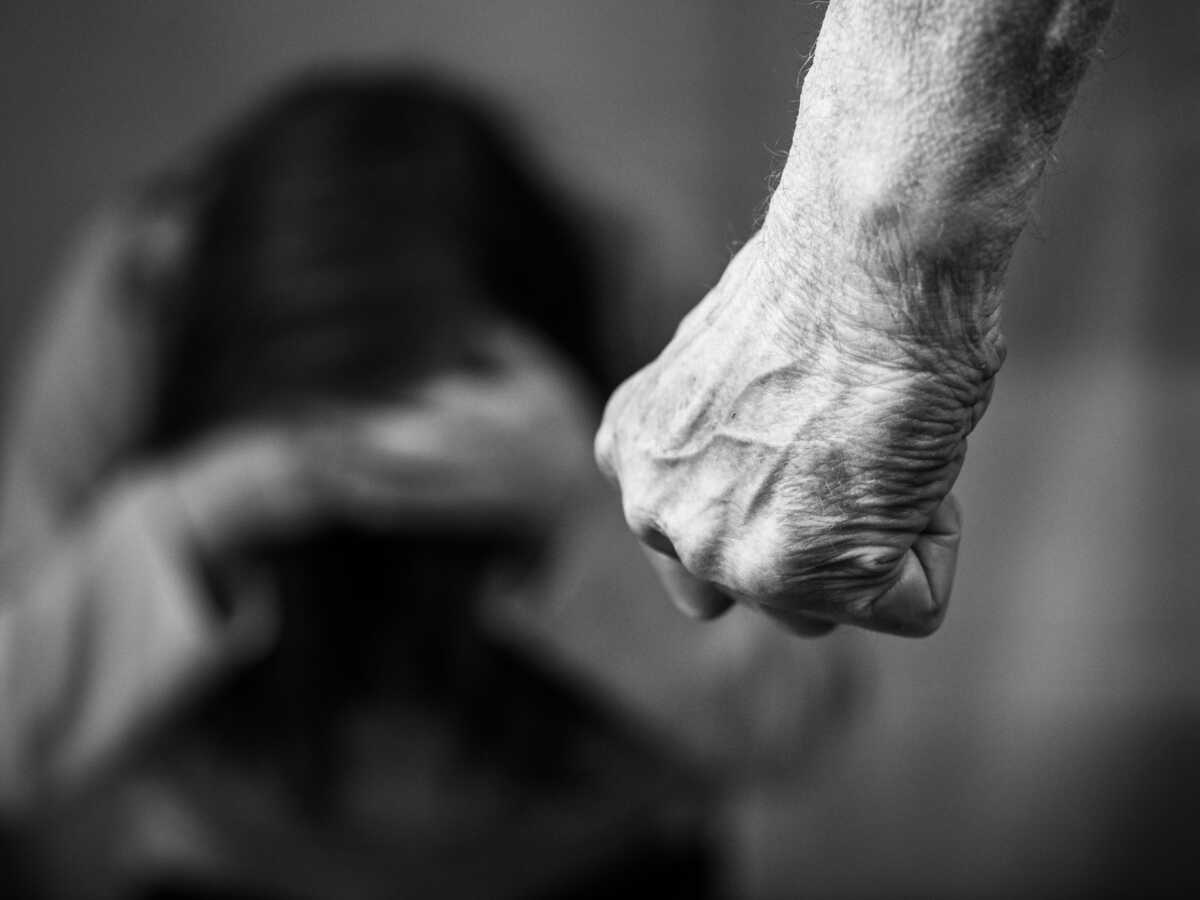Ενδοοικογενειακή βία – Ηράκλειο: Νέος ξυλοδαρμός γυναίκας από τον αρραβωνιαστικό της