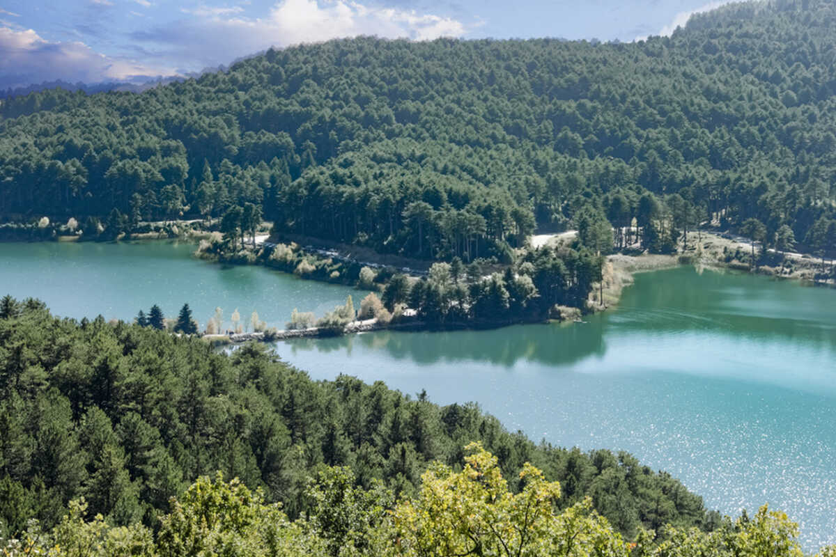 Lake Doxa is an artificial lake at an altitude of 900 meters, located in Ancient Feneos in Corinth. Greece