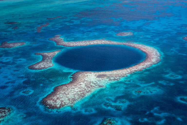 Η «Μεγάλη Μπλε Τρύπα» που κόβει την ανάσα – Ο πιο φημισμένος υποβρύχιος προορισμός