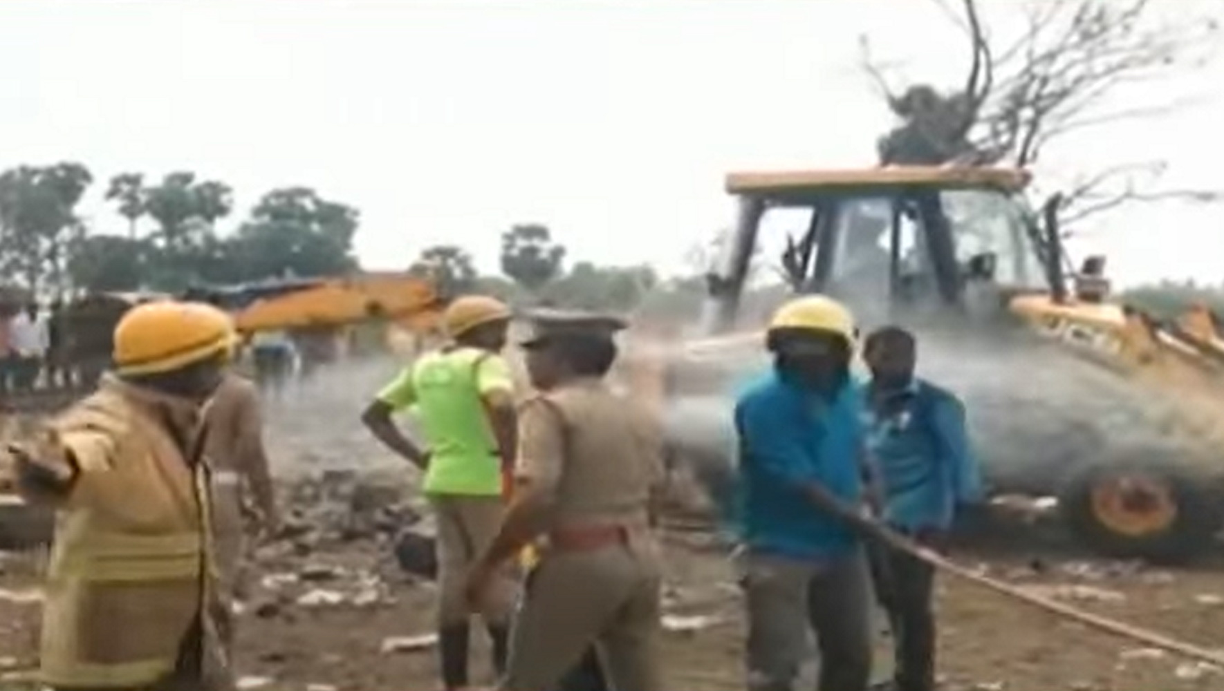 Ινδία: «Ισοπεδώθηκε» από έκρηξη εργοστάσιο κατασκευής πυροτεχνημάτων – 8 νεκροί, 16 τραυματίες