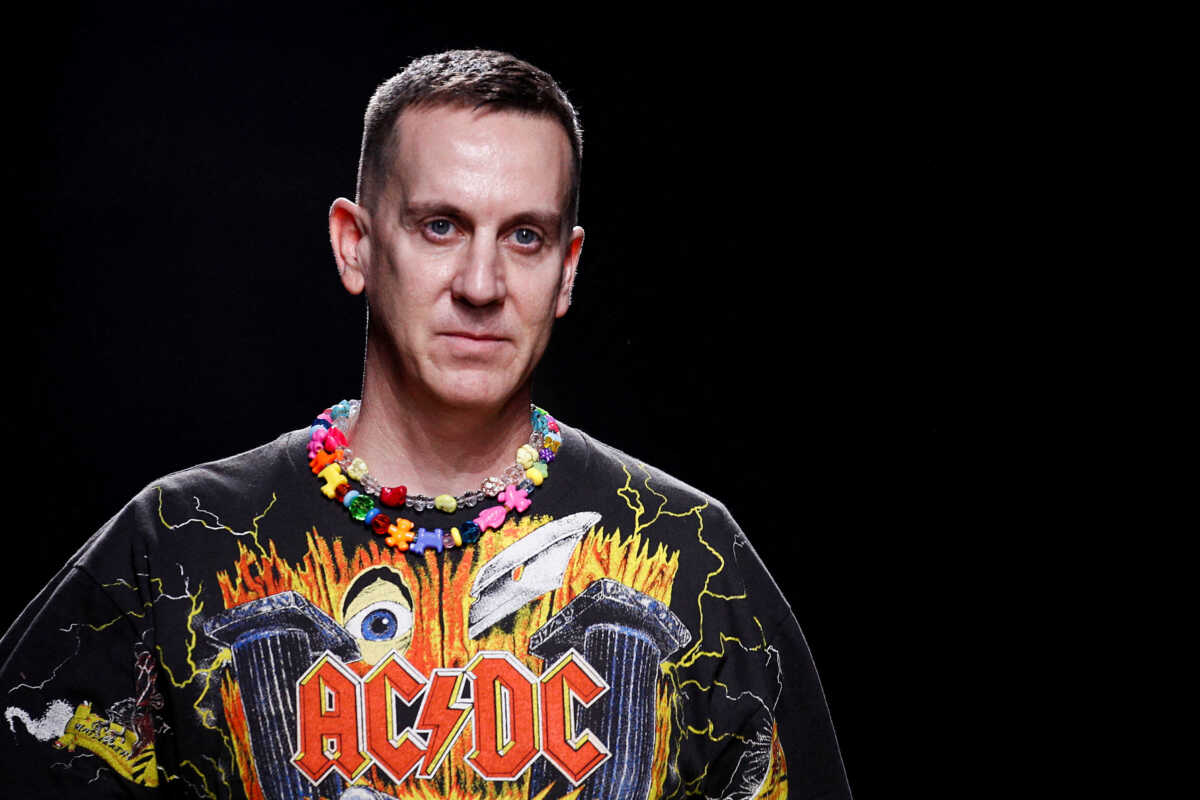 Moschino: Ο σχεδιαστής Jeremy Scott αποχωρεί μετά από μια δεκαετία ως διευθυντής δημιουργικού