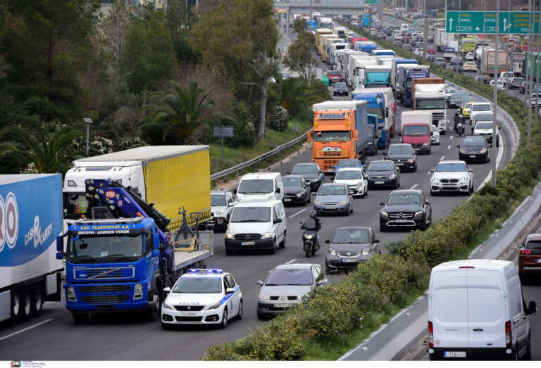 Τρία τροχαία ατυχήματα στην Αττική το πρωί - Μποτιλιάρισμα στις μεγάλες αρτηρίες