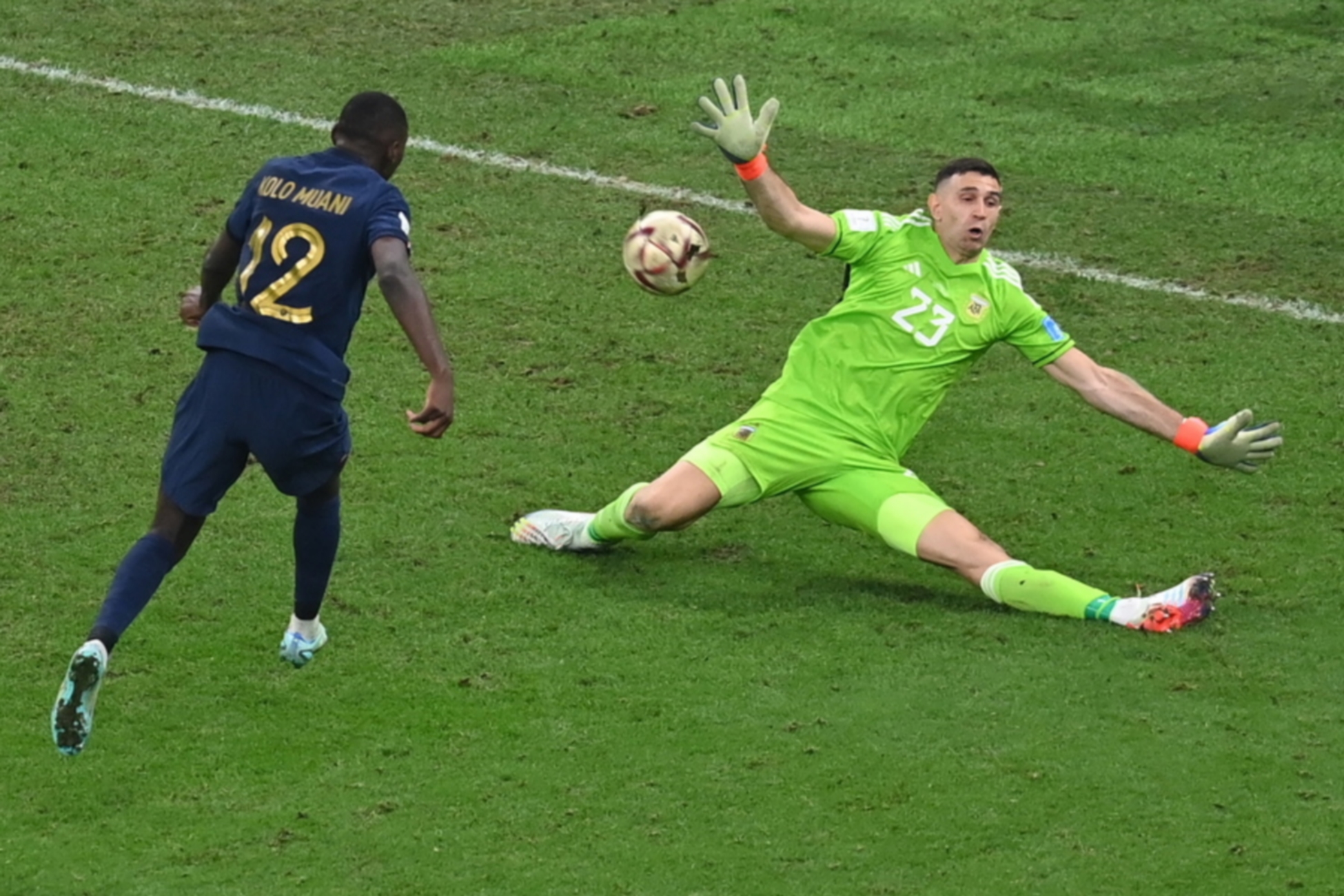 epa10372779 Goalkeeper Emiliano Martinez of Argentina saves a shot from Randal Kolo Muani (L) of France in the dying moments of  the FIFA World Cup 2022 Final between Argentina and France at Lusail stadium, Lusail, Qatar, 18 December 2022.  EPA