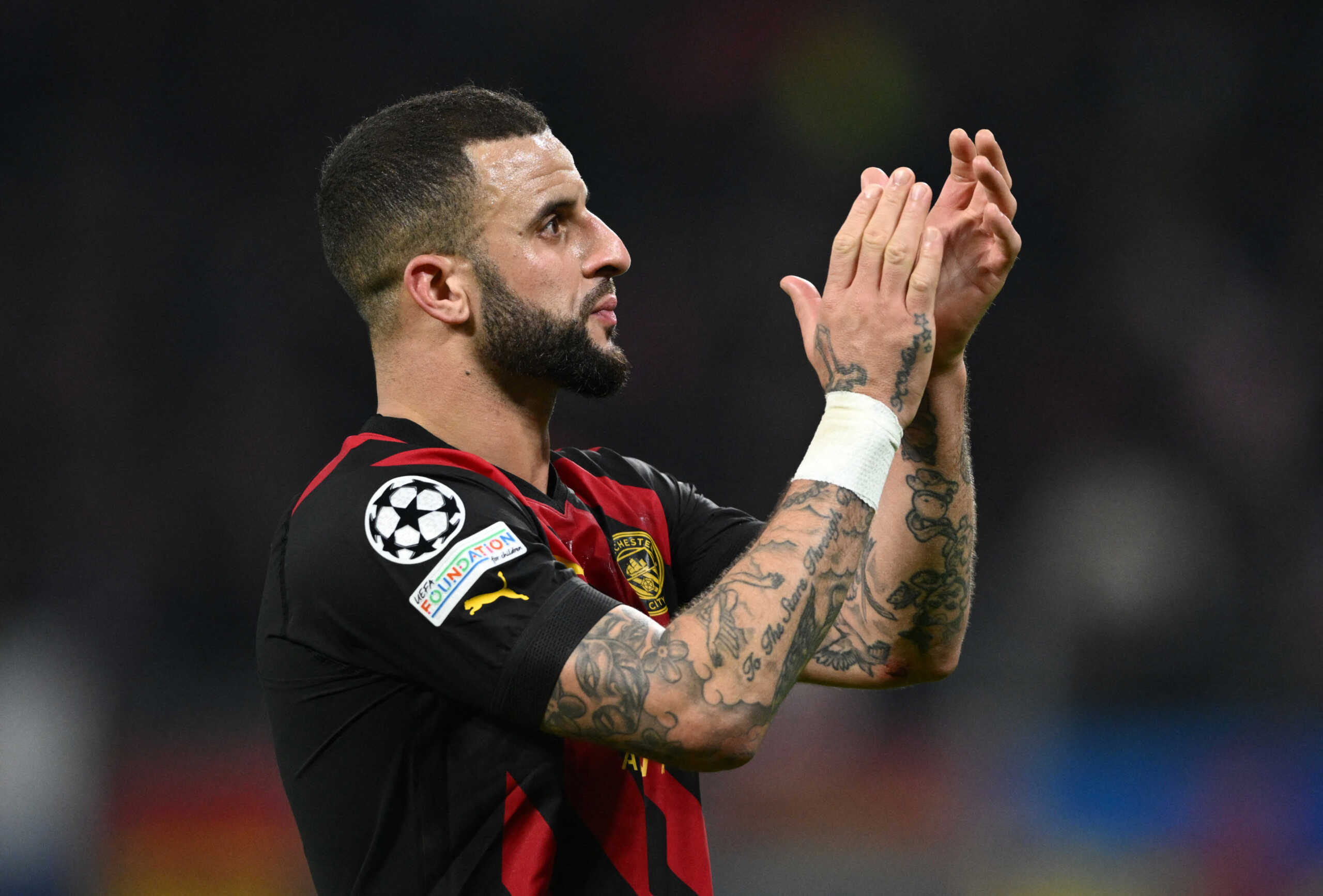 Soccer Football - Champions League - Round of 16 First Leg - RB Leipzig v Manchester City - Red Bull Arena, Leipzig, Germany - February 22, 2023 Manchester City's Kyle Walker applauds fans after the match REUTERS