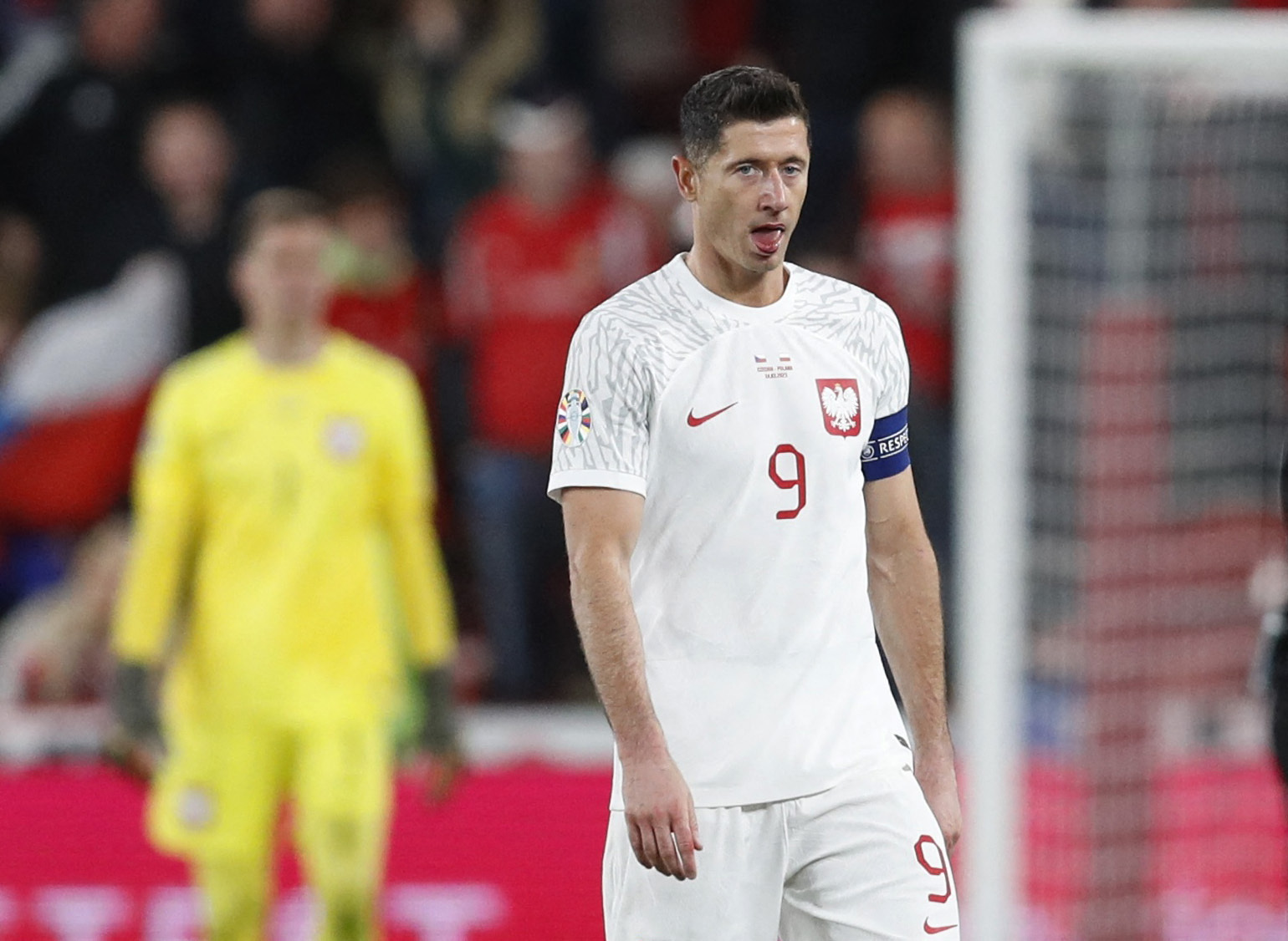 Soccer Football - UEFA Euro 2024 Qualifiers - Group E - Czech Republic v Poland - Fortuna Stadium, Prague, Czech Republic - March 24, 2023  Poland's Robert Lewandowski reacts after Czech Republic's Jan Kuchta scores their third goal REUTERS