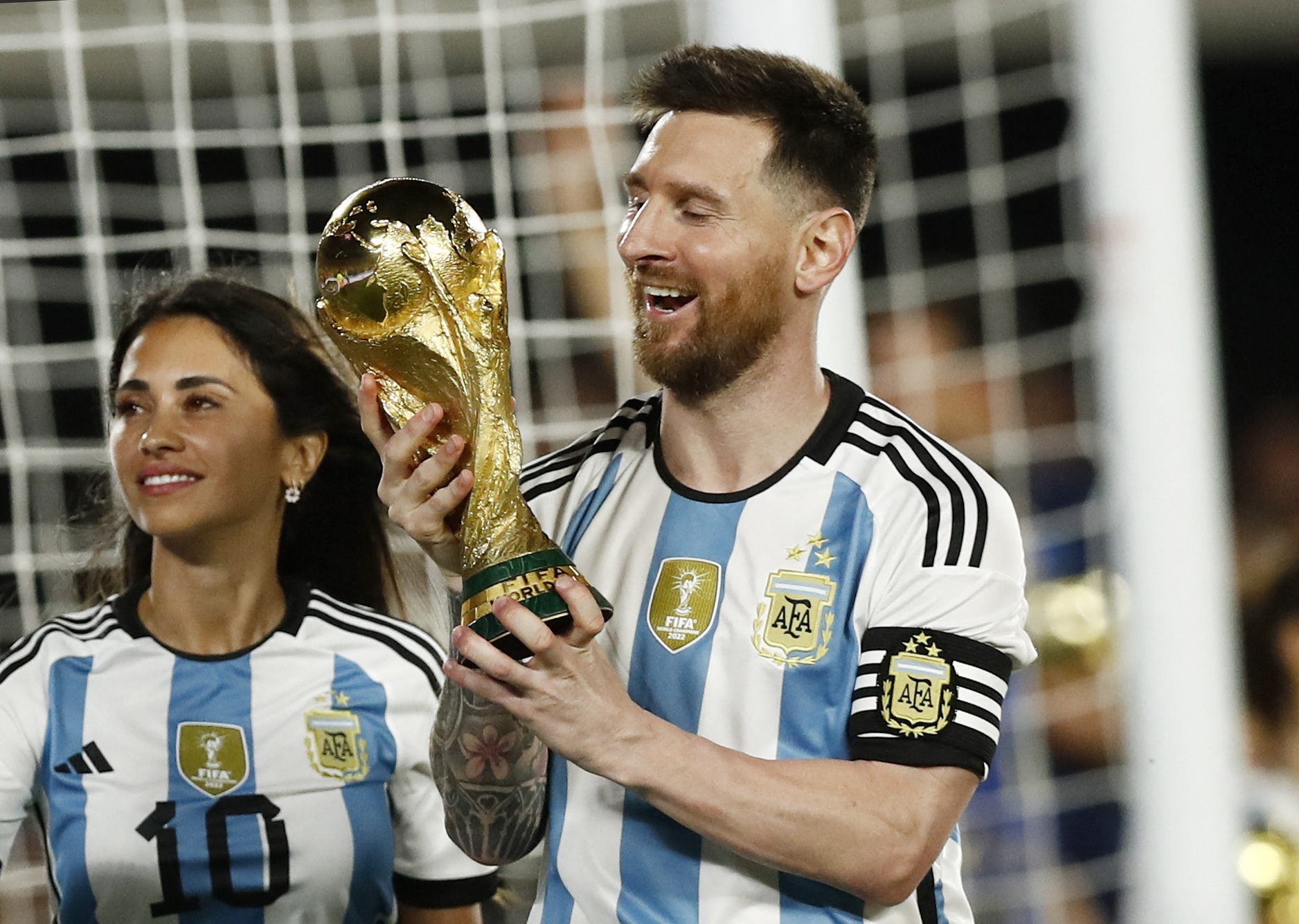 Soccer Football - International Friendly - Argentina v Panama - Estadio Monumental, Buenos Aires, Argentina - March 23, 2023 Argentina's Lionel Messi with Antonela Roccuzzo and the World Cup trophy after the match REUTERS