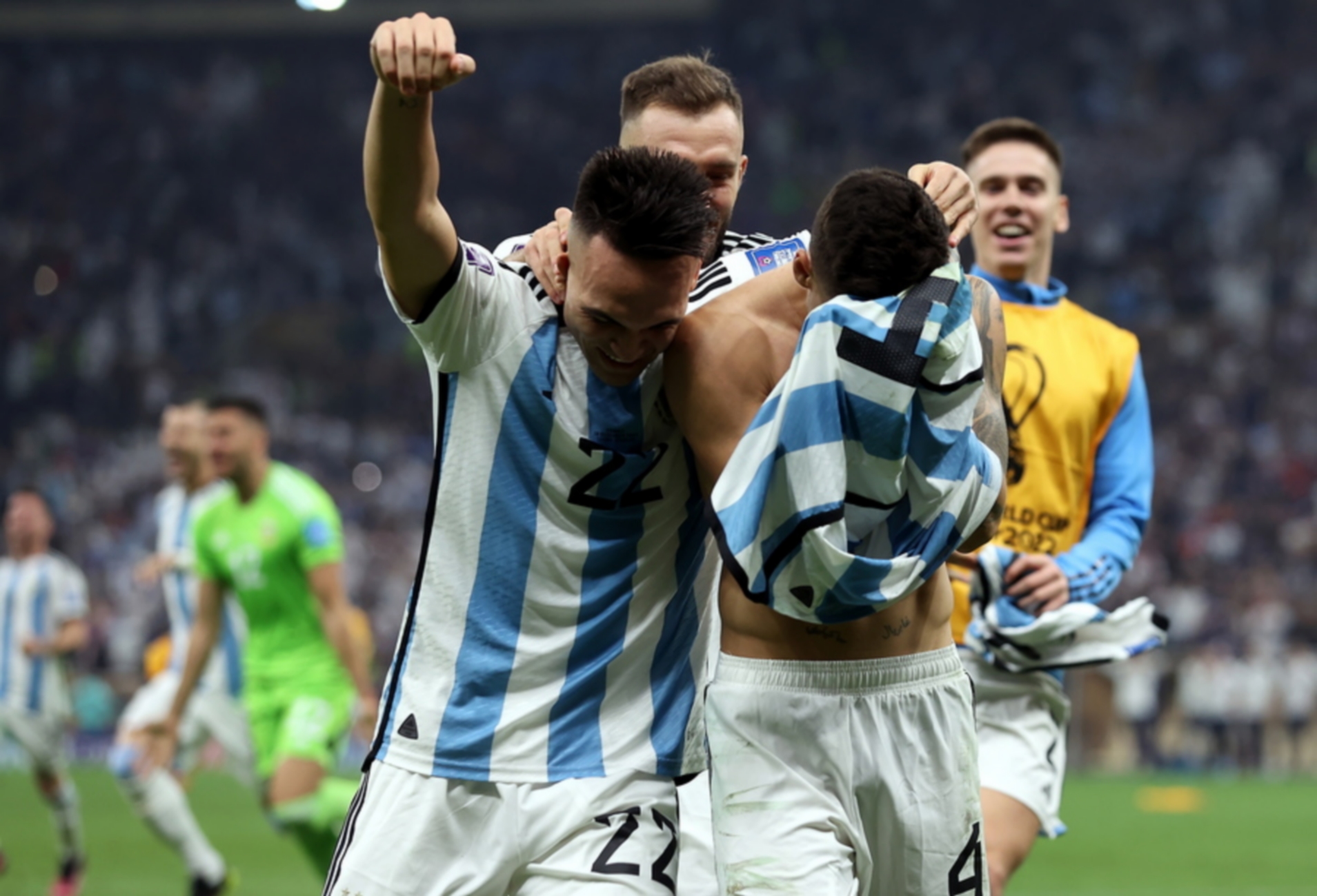 epa10372841 Gonzalo Montiel (front-R) of Argentina reacts with Lautaro Martinez after scoring the decisive penalty during the penalty shoot out during the FIFA World Cup 2022 Final between Argentina and France at Lusail stadium, Lusail, Qatar, 18 December 2022.  EPA
