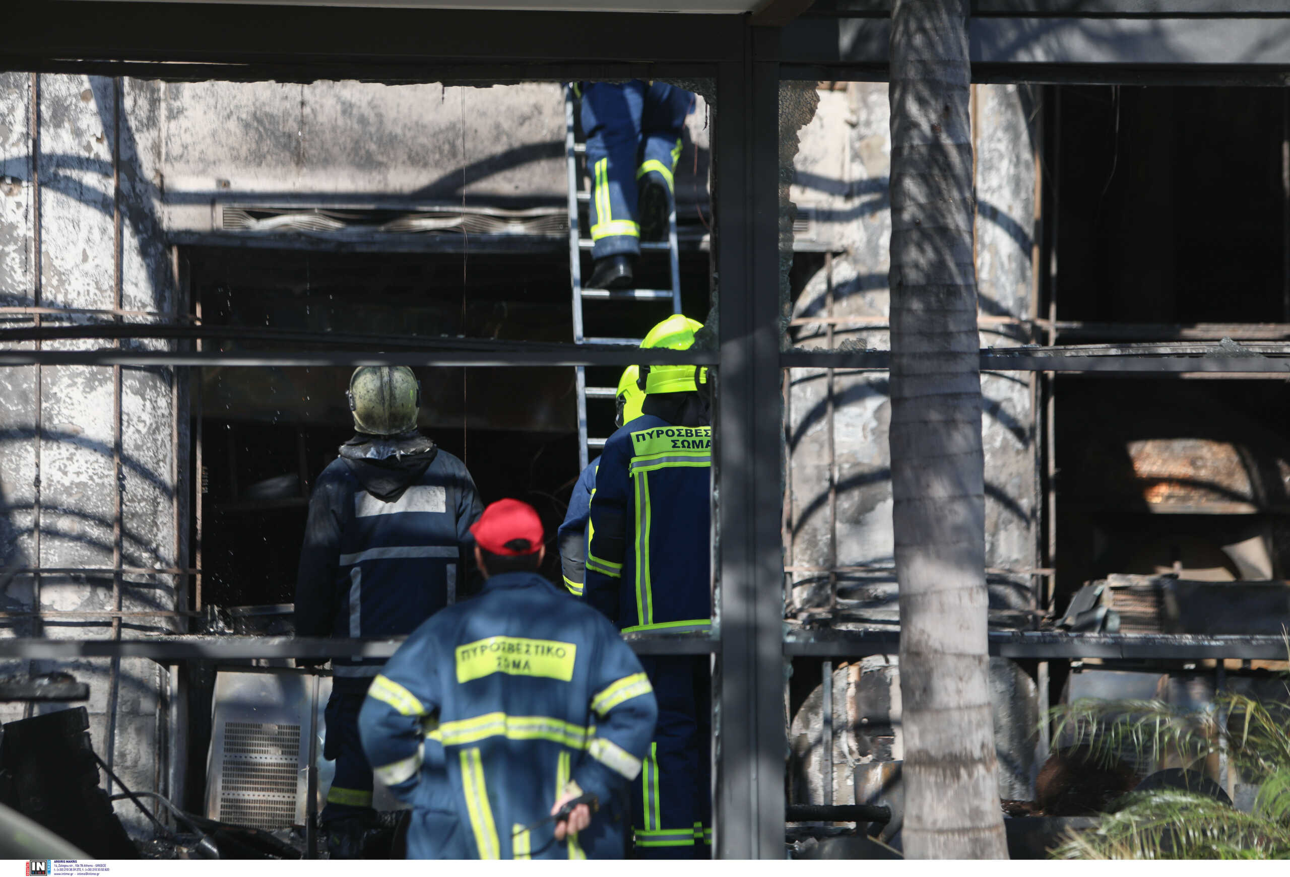 Νέα Σμύρνη: Βίντεο από τον απεγκλωβισμό ατόμων από το φλεγόμενο εστιατόριο Cavaliere