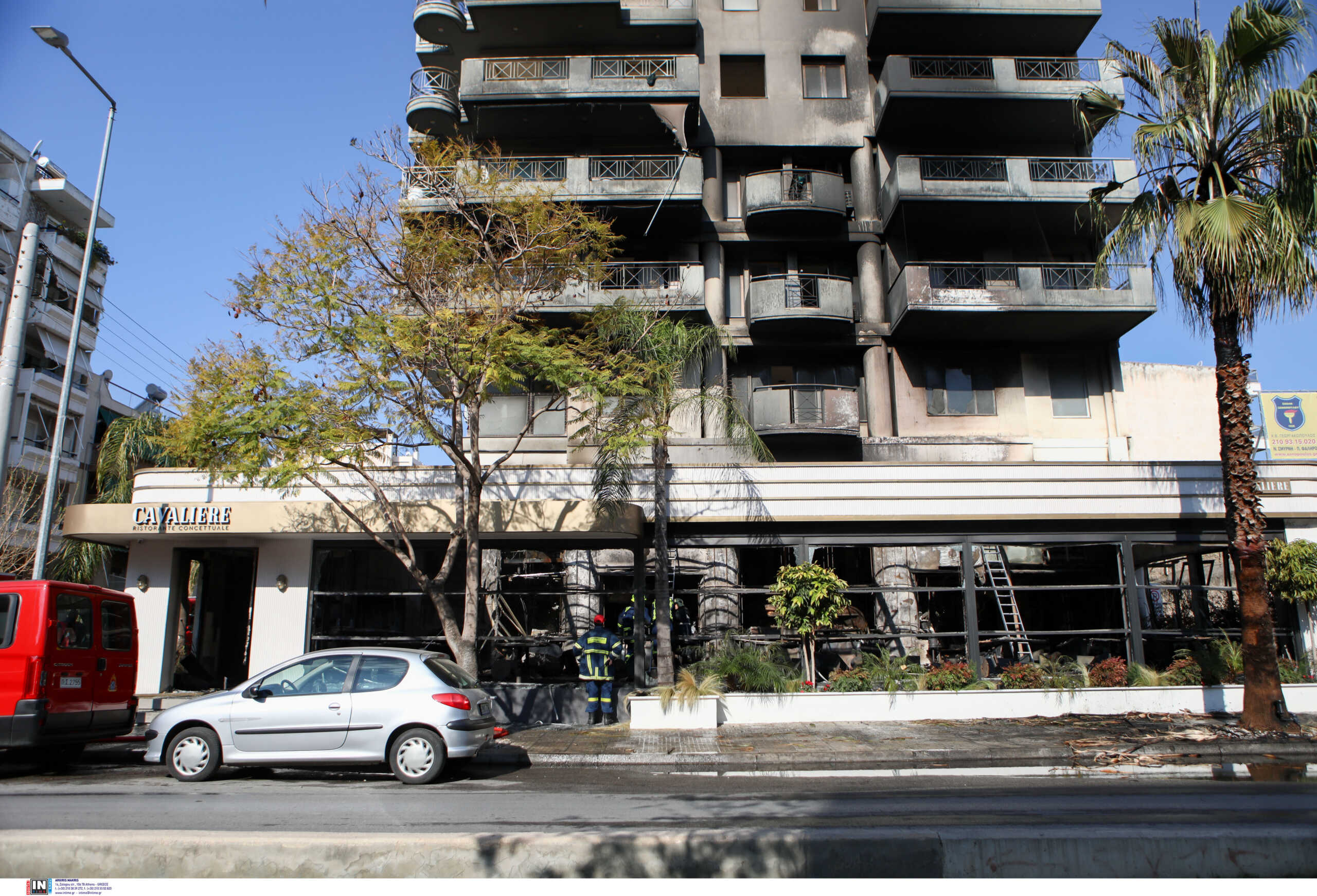 Νέα Σμύρνη: Το Τμήμα Δίωξης Εκβιαστών αναλαμβάνει τις έρευνες για τη φωτιά στο εστιατόριο – Εικόνες απόλυτης καταστροφής
