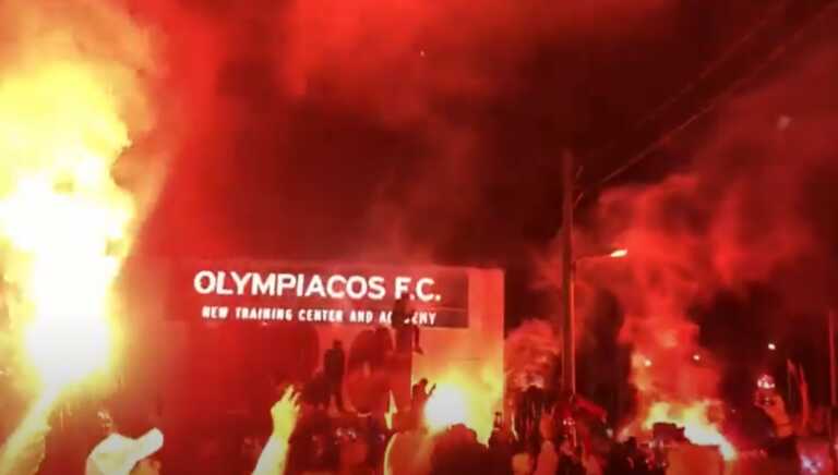  Υποδοχή ηρώων από 5.000 οπαδούς των Πειραιωτών στο Ρέντη