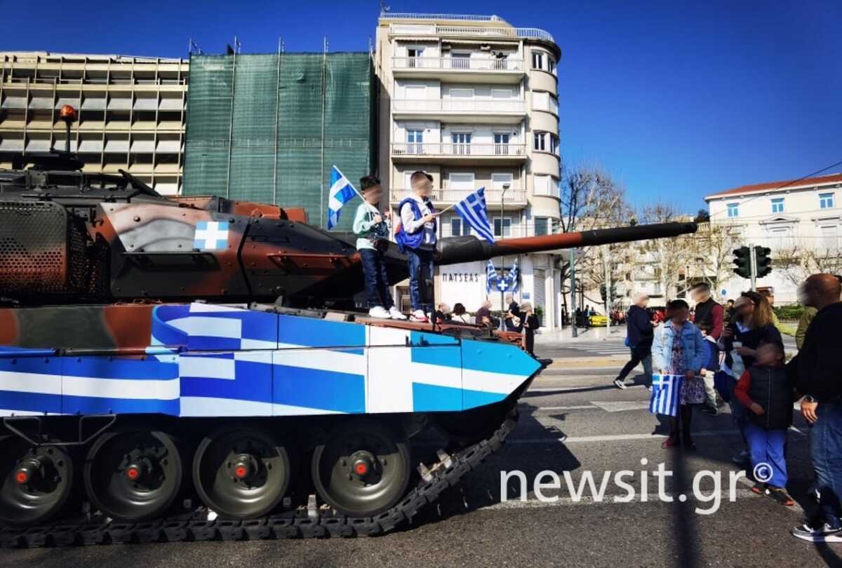 25η Μαρτίου: Στα γαλανόλευκα η χώρα – Οι προετοιμασίες για την παρέλαση