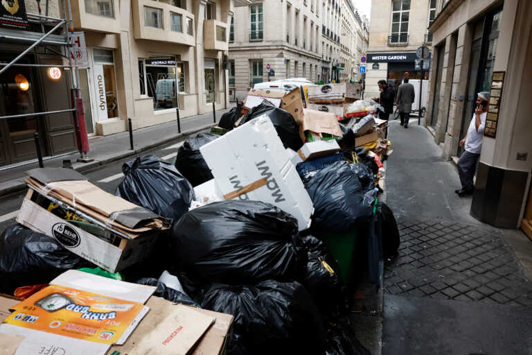 Από Πόλη του Φωτός, σκουπιδότοπος το Παρίσι – Απίστευτες εικόνες