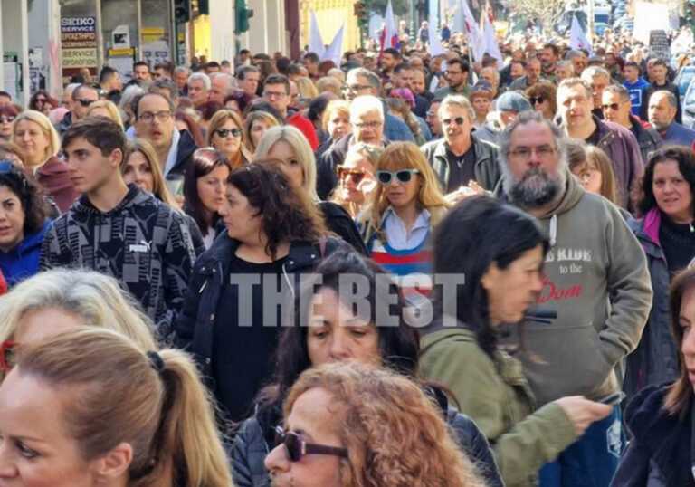 Η Πάτρα ξανά στους δρόμους για την τραγωδία στα Τέμπη - Στην πορεία από μαθητές μέχρι συνταξιούχοι