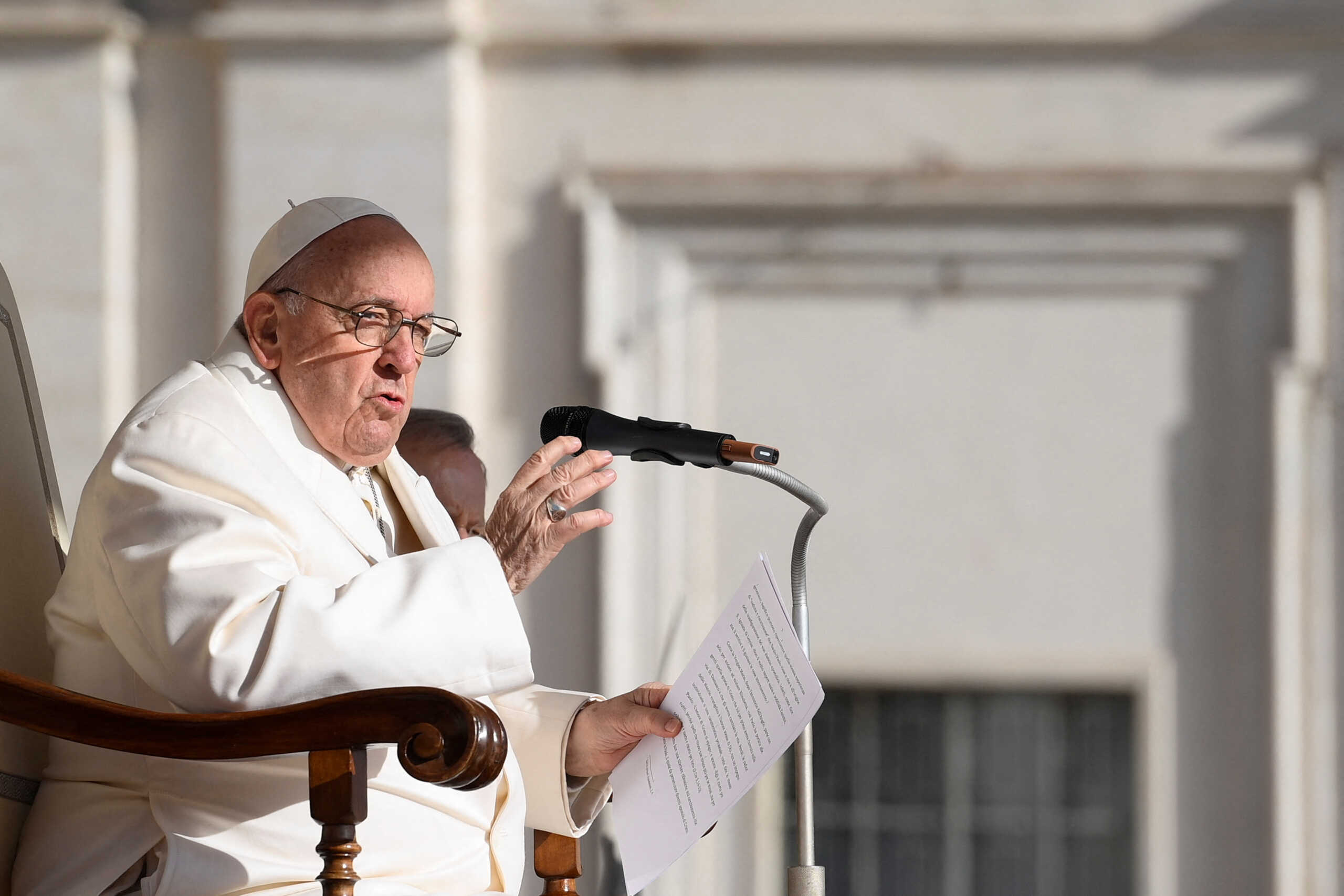 Ο Πάπας Φραγκίσκος πάσχει από λοίμωξη του αναπνευστικού – «Θα παραμείνει μερικές ημέρες στο νοσοκομείο»