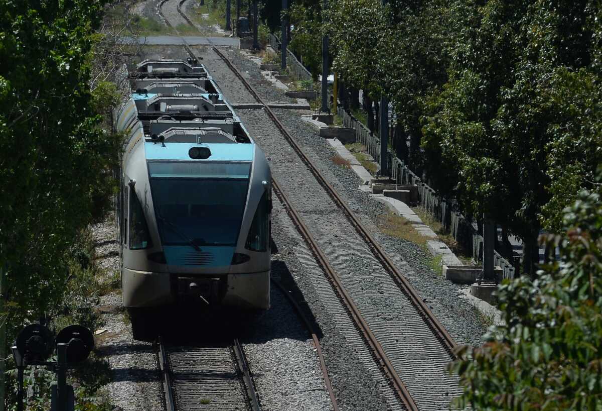 Κάντζα: Επιχείρηση ανάσυρσης άνδρα από συρμό του προαστιακού