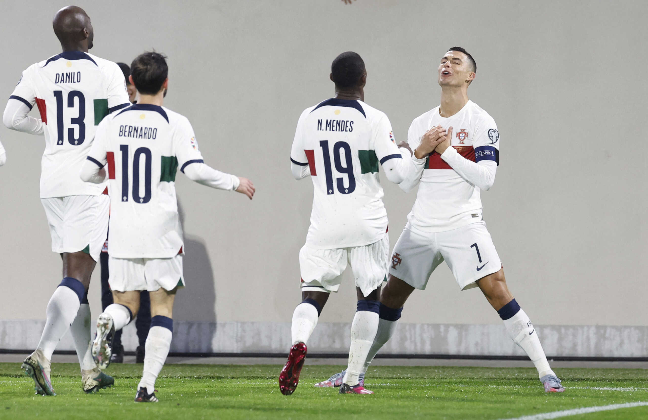 Soccer Football - UEFA Euro 2024 Qualifiers - Group J - Luxembourg v Portugal - Luxembourg Stadium, Luxembourg City, Luxembourg - March 26, 2023 Portugal's Cristiano Ronaldo celebrates scoring their first goal with teammates REUTERS