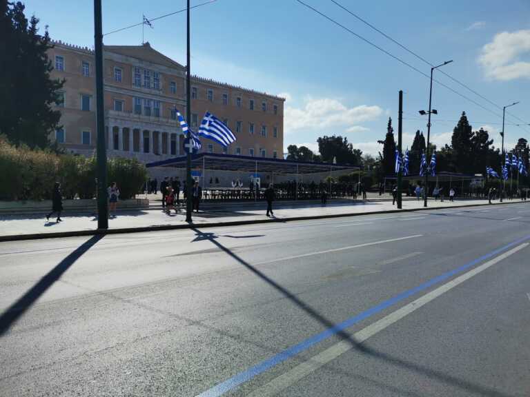 Κυκλοφοριακές ρυθμίσεις στο κέντρο της Αθήνας λόγω της παρέλασης - Κλειστό το Μετρό του Συντάγματος, αλλαγές στο Τραμ
