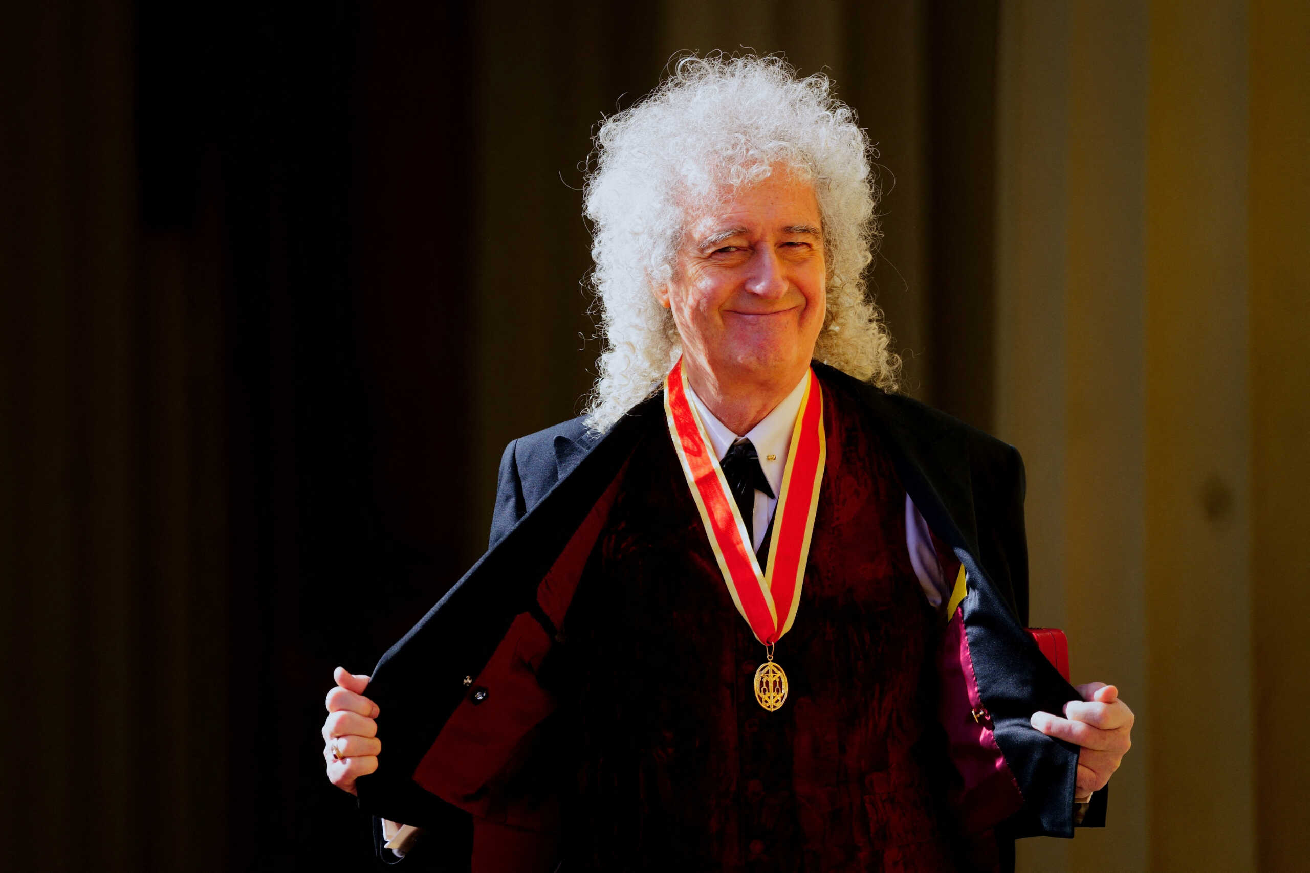 Queen: Ο Brian May έγινε Sir – Τον έχρισε «ιππότη» ο βασιλιάς Κάρολος