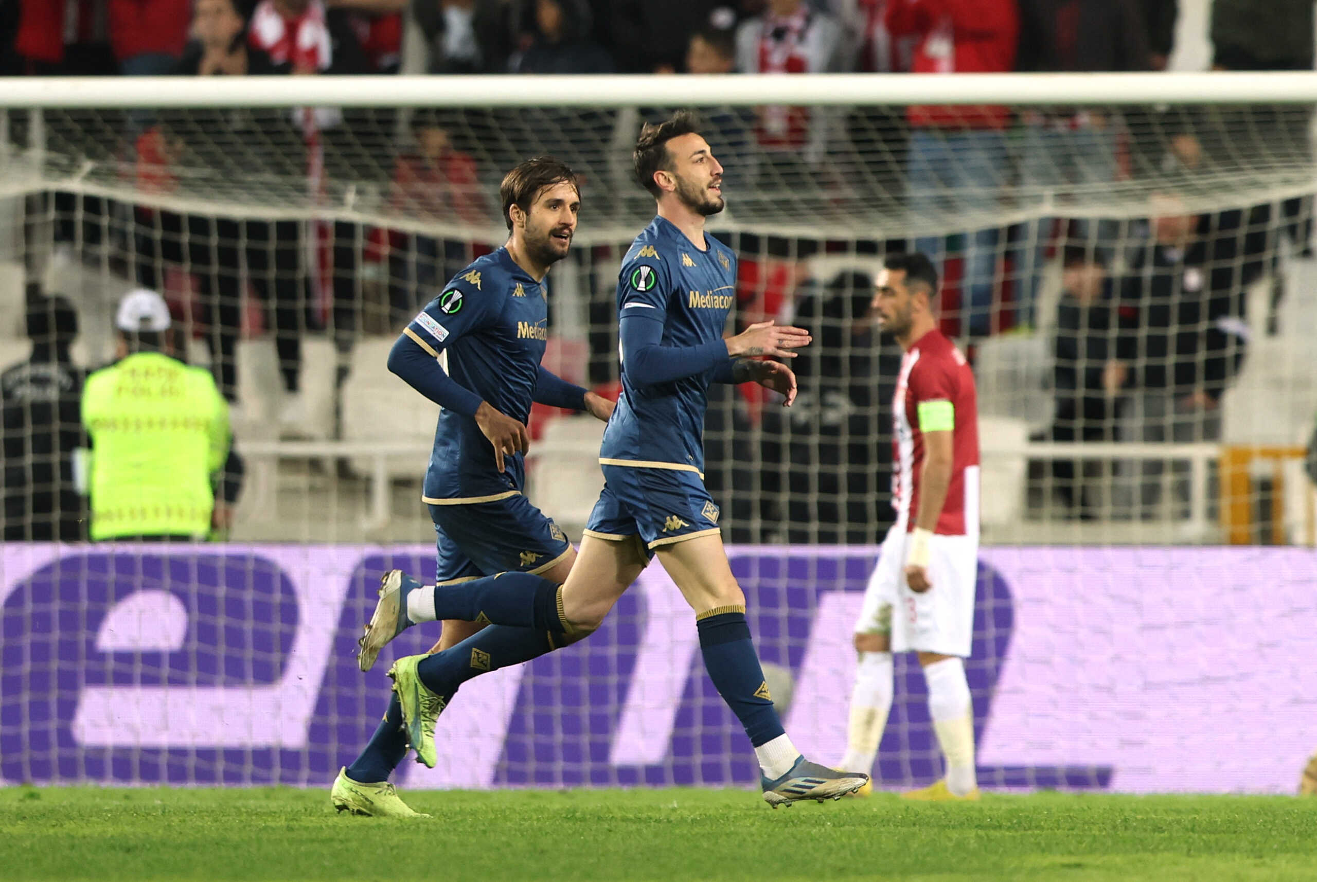Soccer Football - Europa Conference League - Round of 16 - Second Leg - Sivasspor v Fiorentina - Yeni Sivas 4 Eylul Stadyumu, Sivas, Turkey - March 16, 2023 Fiorentina's Gaetano Castrovilli celebrates scoring their fourth goal with Luca Ranieri REUTERS