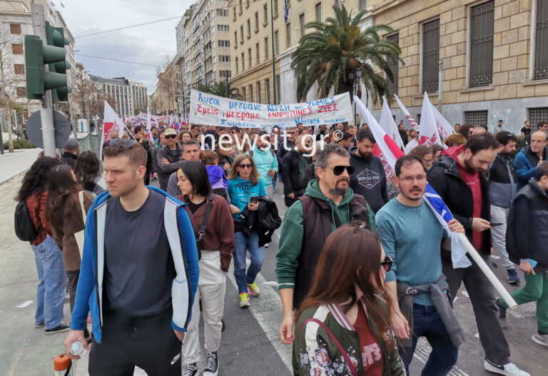 Σε εξέλιξη μεγάλο συλλαλητήριο στο κέντρο της Αθήνας για τα Τέμπη - Ποιοι δρόμοι και σταθμοί Μετρό είναι κλειστοί