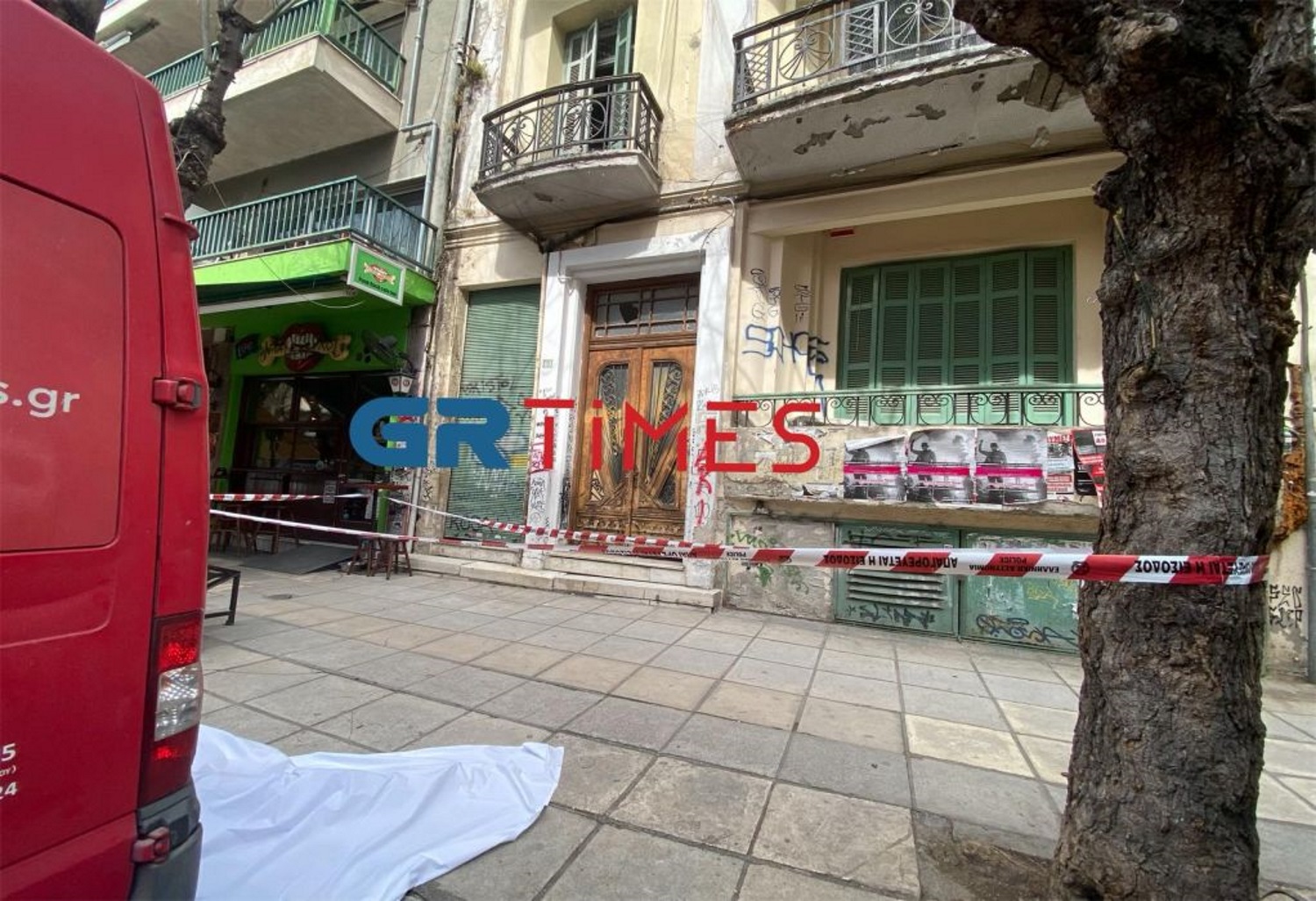 Θεσσαλονίκη: Γυναίκα έπεσε από ταράτσα και σκοτώθηκε