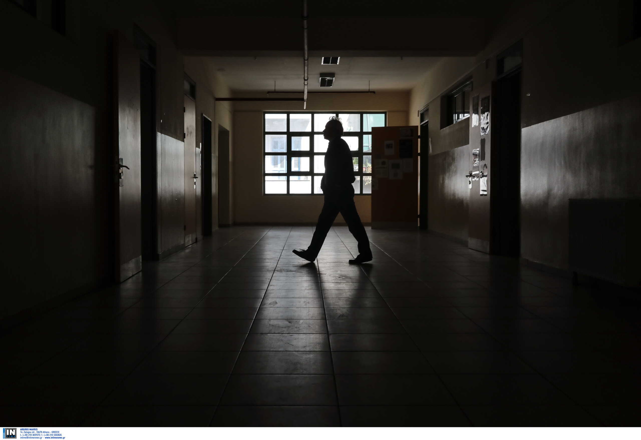 Χανιά: Μαθητής ξυλοκοπήθηκε από εξωσχολικούς μέσα στο σχολείο του – Ξεσπάει η μητέρα του θύματος