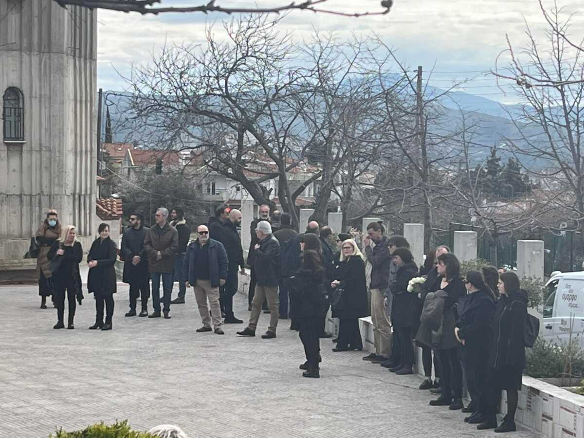 Τέμπη: Θρήνος στην κηδεία της σοπράνο Ελισάβετ Χατζηβασιλείου