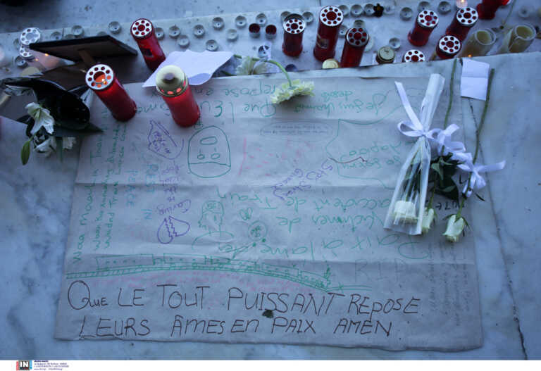 Σπαρακτικές μαντινάδες στα Ανώγεια σε μνημόσυνο για τα 57 θύματα της εθνικής τραγωδίας στα Τέμπη