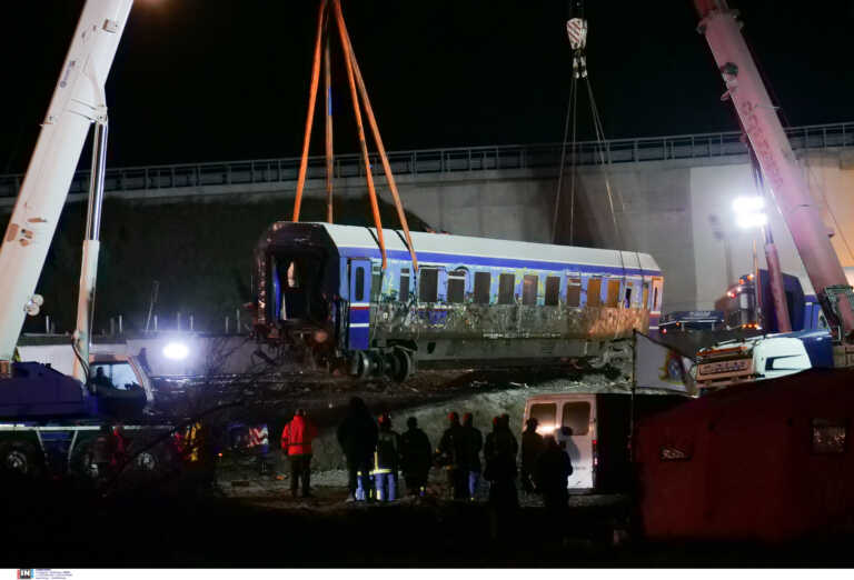 Νέες μαρτυρίες επιβατών του επιβατικού τρένου που συγκρούστηκε στα Τέμπη - «Έσκυψα το κεφάλι και είπα ό,τι γίνει»