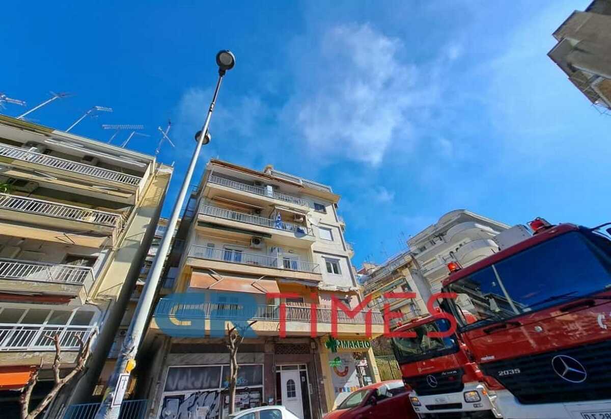 Θεσσαλονίκη: Αίσιο τέλος είχε η πυρκαγιά σε διαμέρισμα στην Άνω πόλη – Απεγκλωβίστηκε ηλικιωμένη