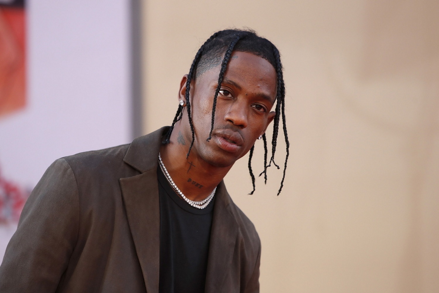 Travis Scott: Ψάχνουν τον ράπερ στη Νέα Υόρκη για την εμπλοκή του σε επίθεση μέσα σε κλαμπ